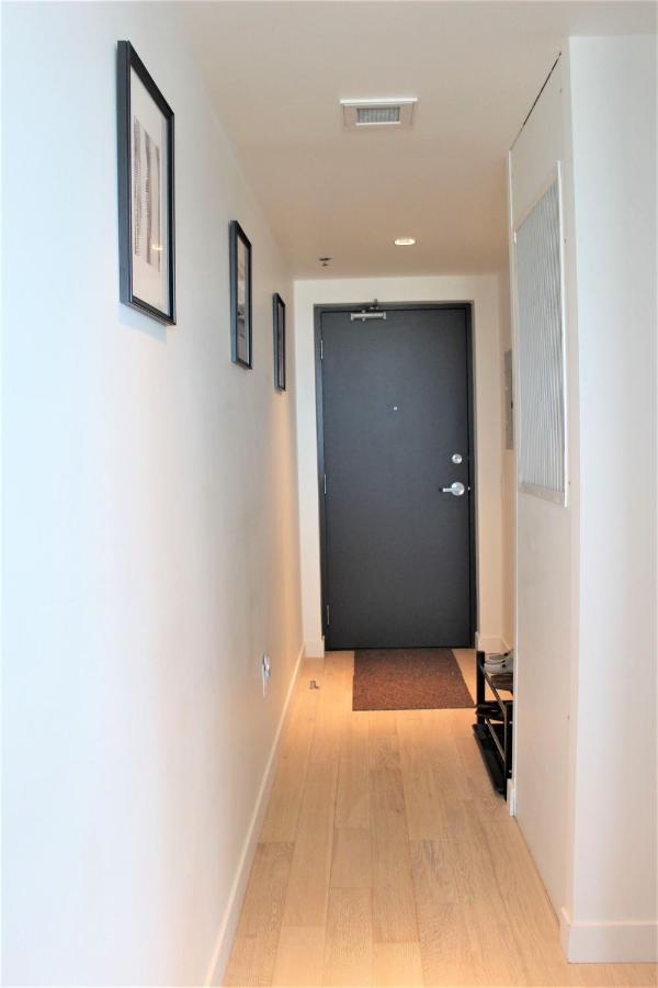Luxury Skyline Condo In Downtown Free 24/7 Parking 위니펙 외부 사진