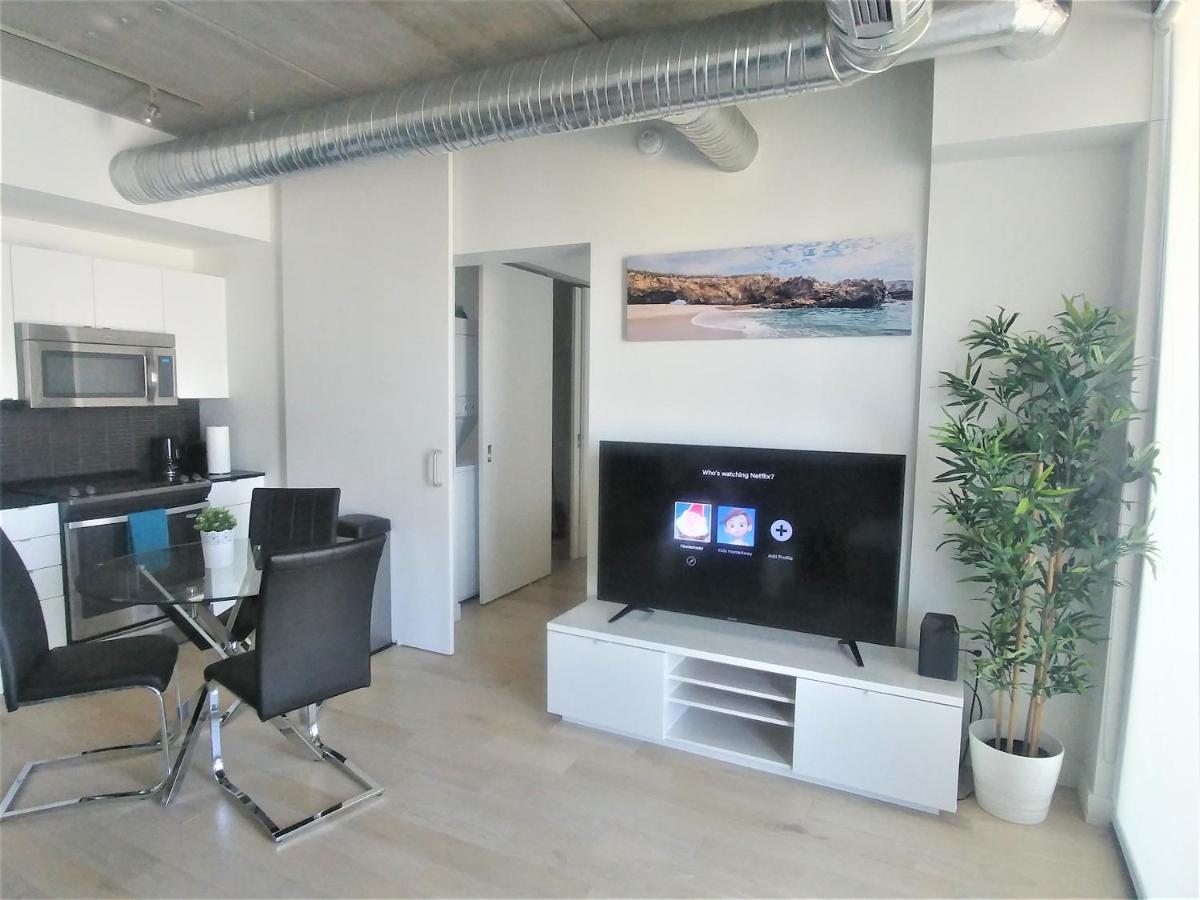 Luxury Skyline Condo In Downtown Free 24/7 Parking 위니펙 외부 사진