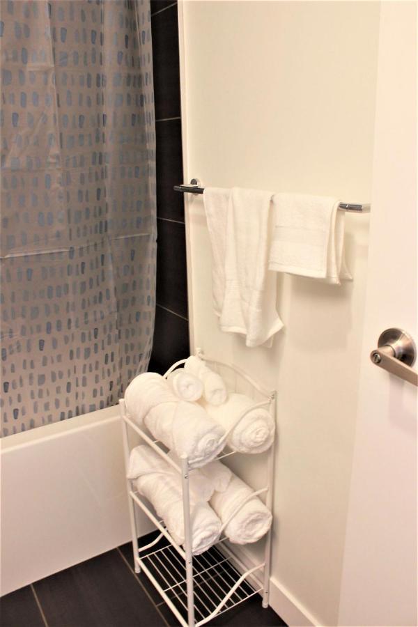 Luxury Skyline Condo In Downtown Free 24/7 Parking 위니펙 외부 사진