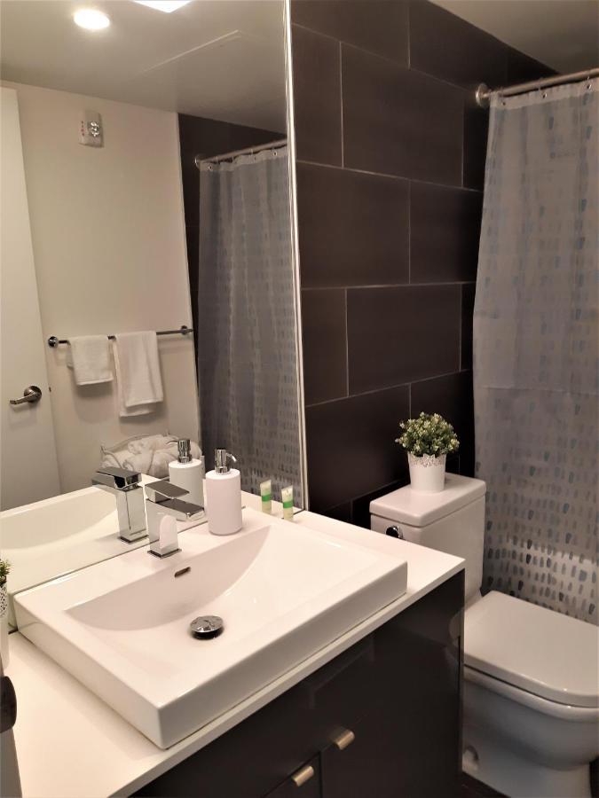 Luxury Skyline Condo In Downtown Free 24/7 Parking 위니펙 외부 사진