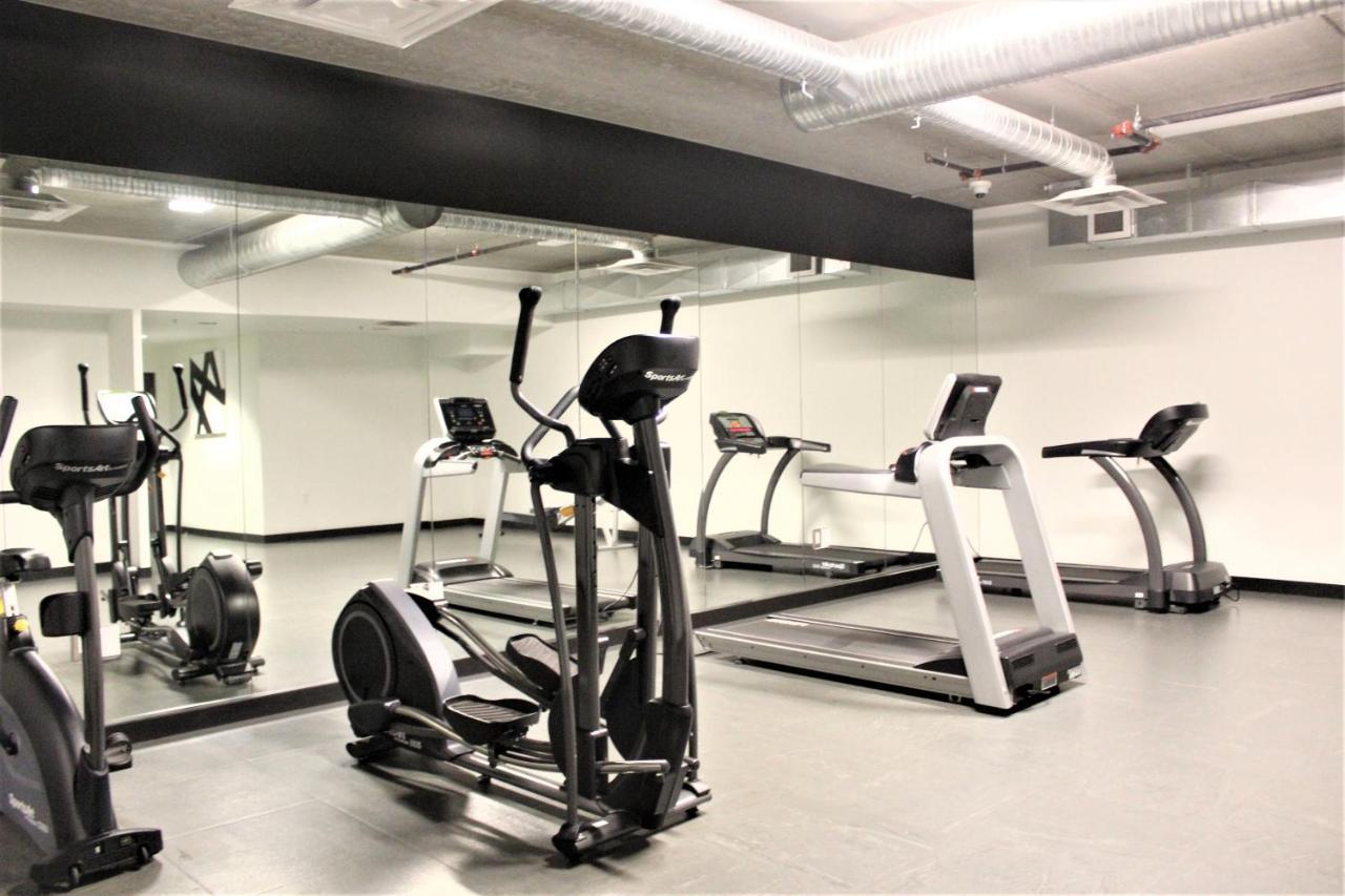 Luxury Skyline Condo In Downtown Free 24/7 Parking 위니펙 외부 사진