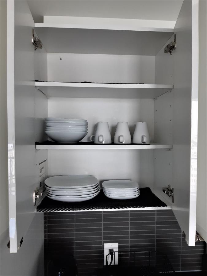 Luxury Skyline Condo In Downtown Free 24/7 Parking 위니펙 외부 사진