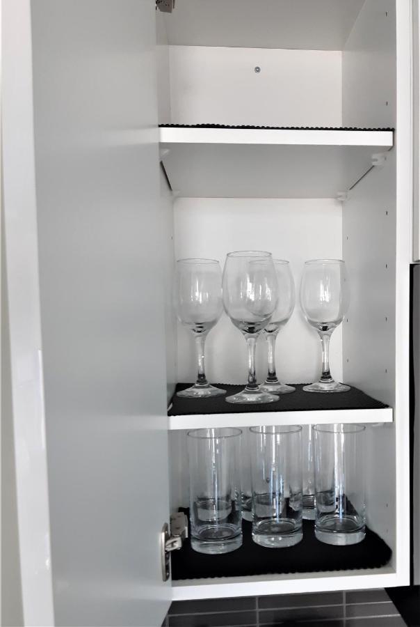 Luxury Skyline Condo In Downtown Free 24/7 Parking 위니펙 외부 사진